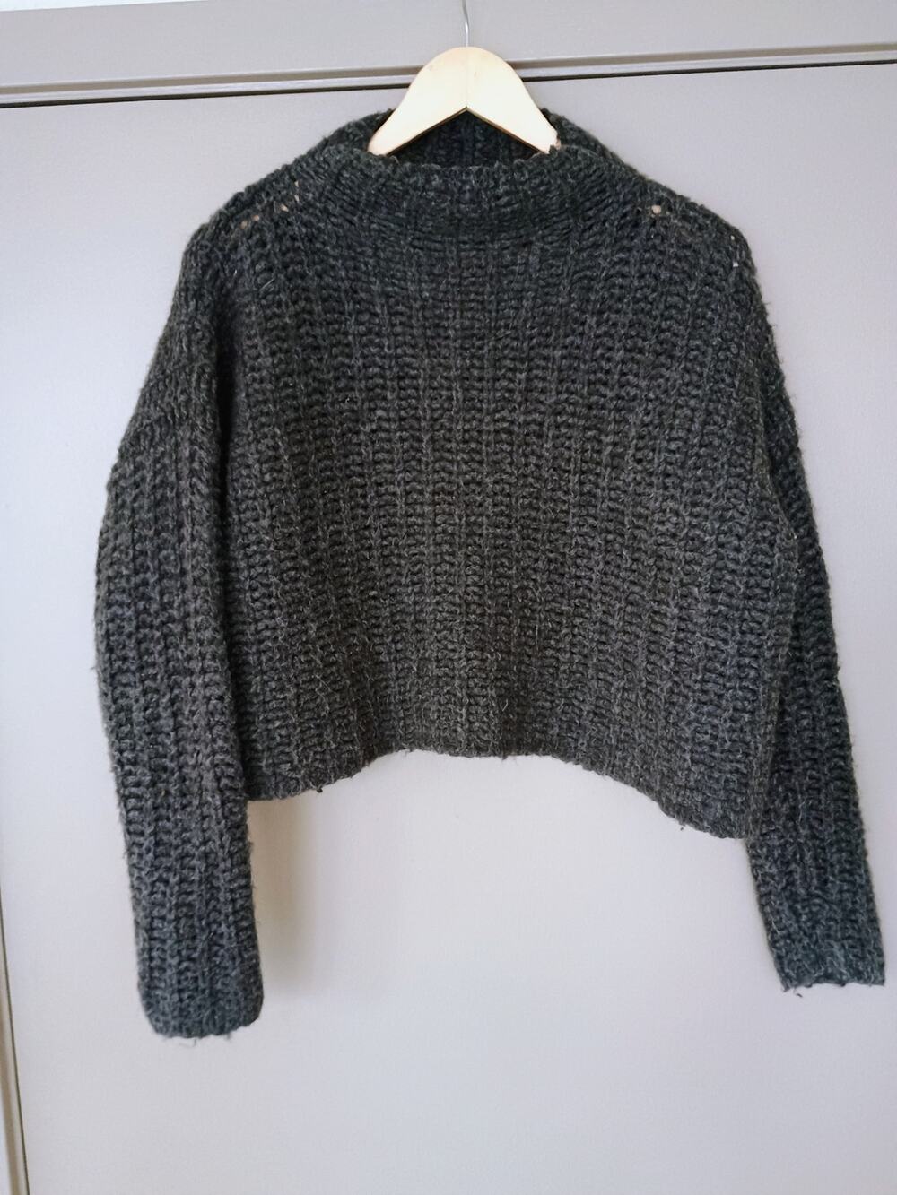 Aerie Women's grunge punk edgy Goth Gray Mock Neck Chunky Knit Cropped Sweater